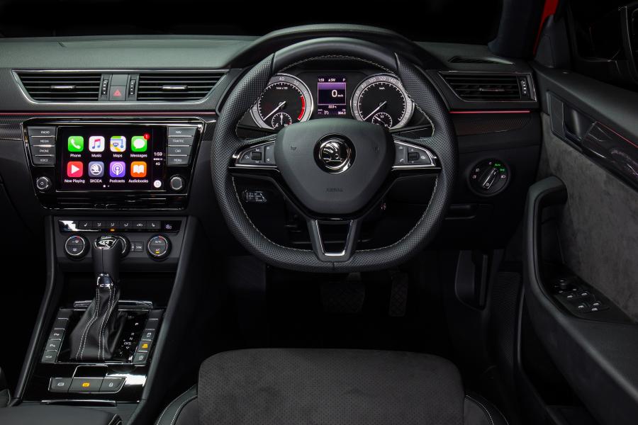 Панель приборов Skoda Superb 4x4 SportLine 2017 года  (AU) (фото 19 из 22)